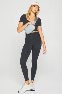 Shop sleek seamless