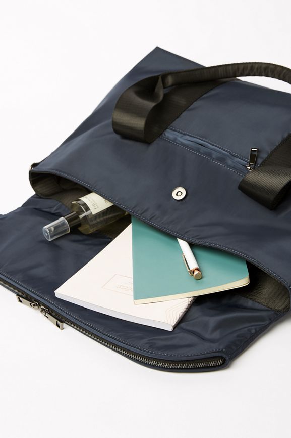 The Grip Pocket Tote