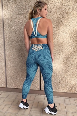 Buy Medium Impact Padded Camouflage Print Sports Bra & Mid-Rise Tights in  Blue with Side Pockets Online India, Best Prices, COD - Clovia - ASC042B08