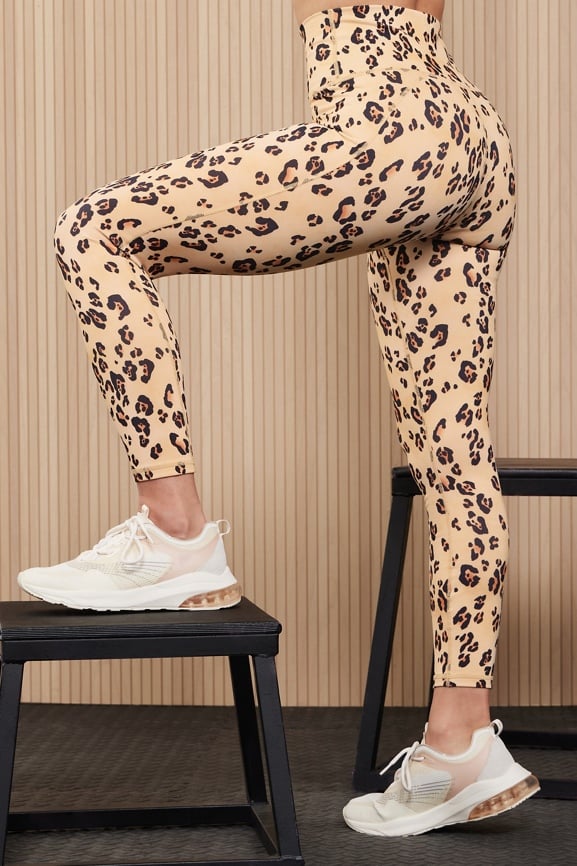 Wild Fable Women's High-Waisted Classic Leggings -, Brown Leopard Print,  X-Small : : Clothing, Shoes & Accessories