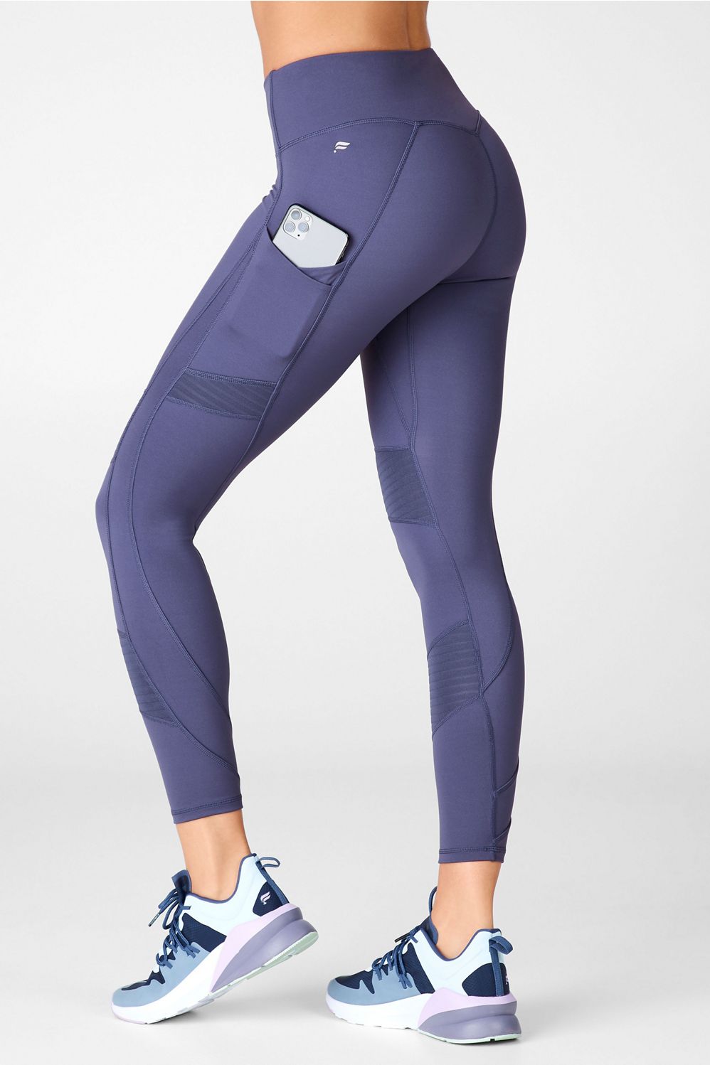 Fabletics Women's Anywhere High-Waisted Moto 7/8, High Compression,  Breathable : : Clothing, Shoes & Accessories