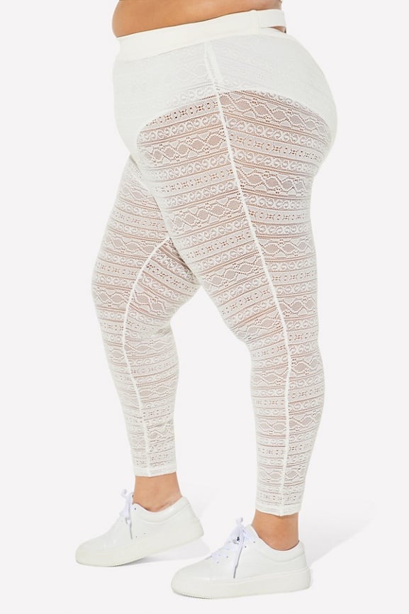 White leggings for winter? Absolutely. #whiteleggings #leggings #leggi
