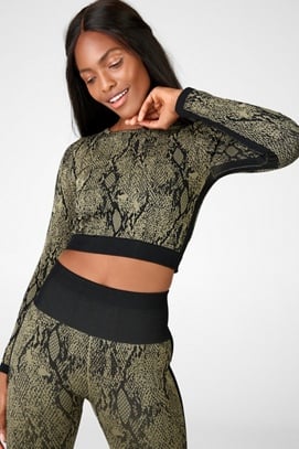 Nike all over print clearance long sleeve crop top