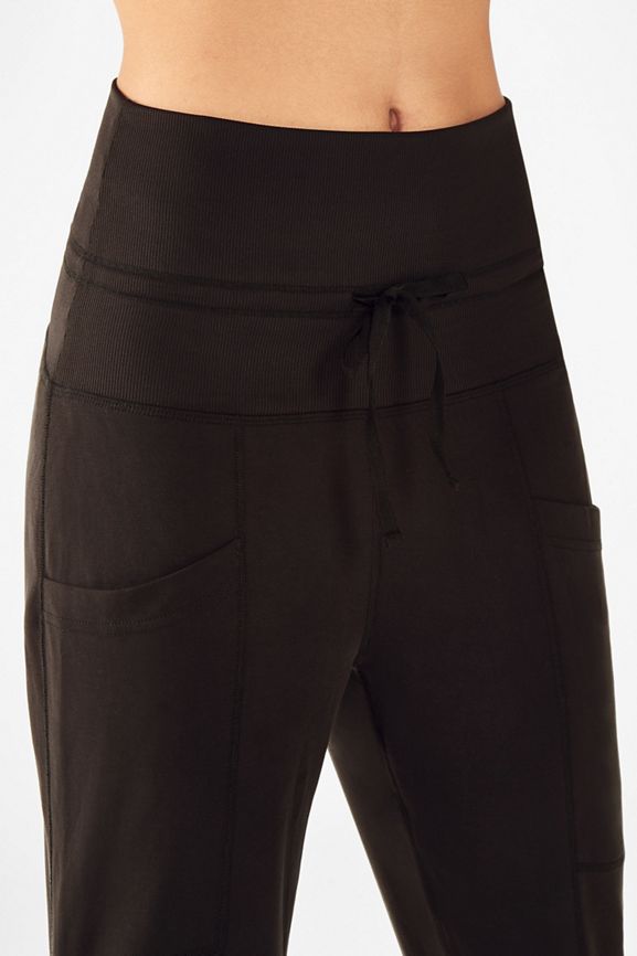 NEW Lululemon Wunder Lounge Pant, black, size 6, Women's Fashion, Bottoms,  Other Bottoms on Carousell