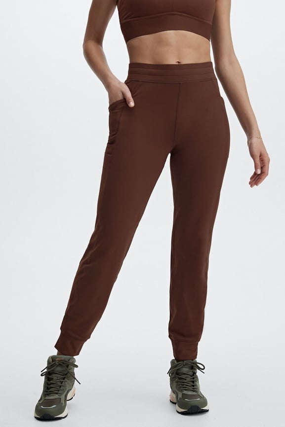 ThermaFlex High-Waisted Pocket Jogger