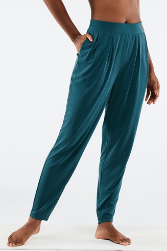 Sleek Knit Tapered Pant - Fabletics