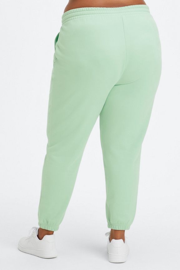 Fabletics Women's Eco Go-to Classic Sweatpant, Yoga, Lounge, Athletic, Work  Out, Recycled Structured Fleece, Green, XX-Large : : Clothing,  Shoes & Accessories