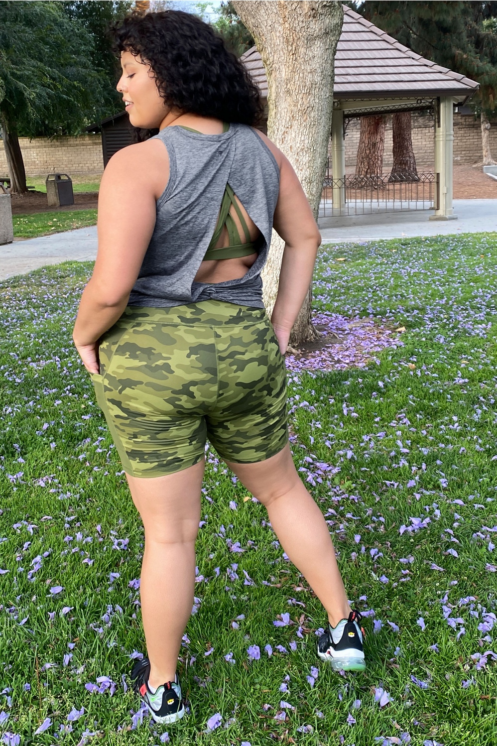 Fabletics On-The-Go High-Waisted 6 Short Womens Faded Olive Camo