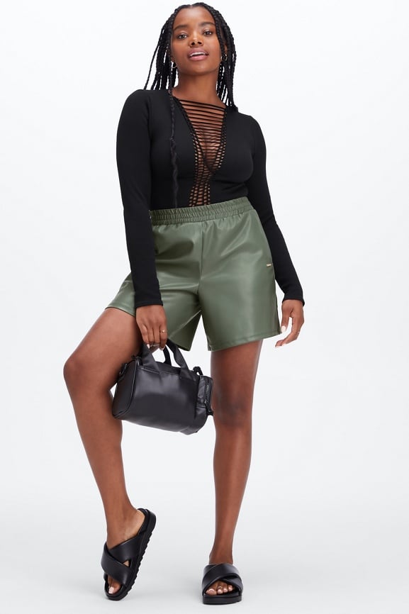 FAUX LEATHER SHORTS WITH A HIGH WAIST - Black